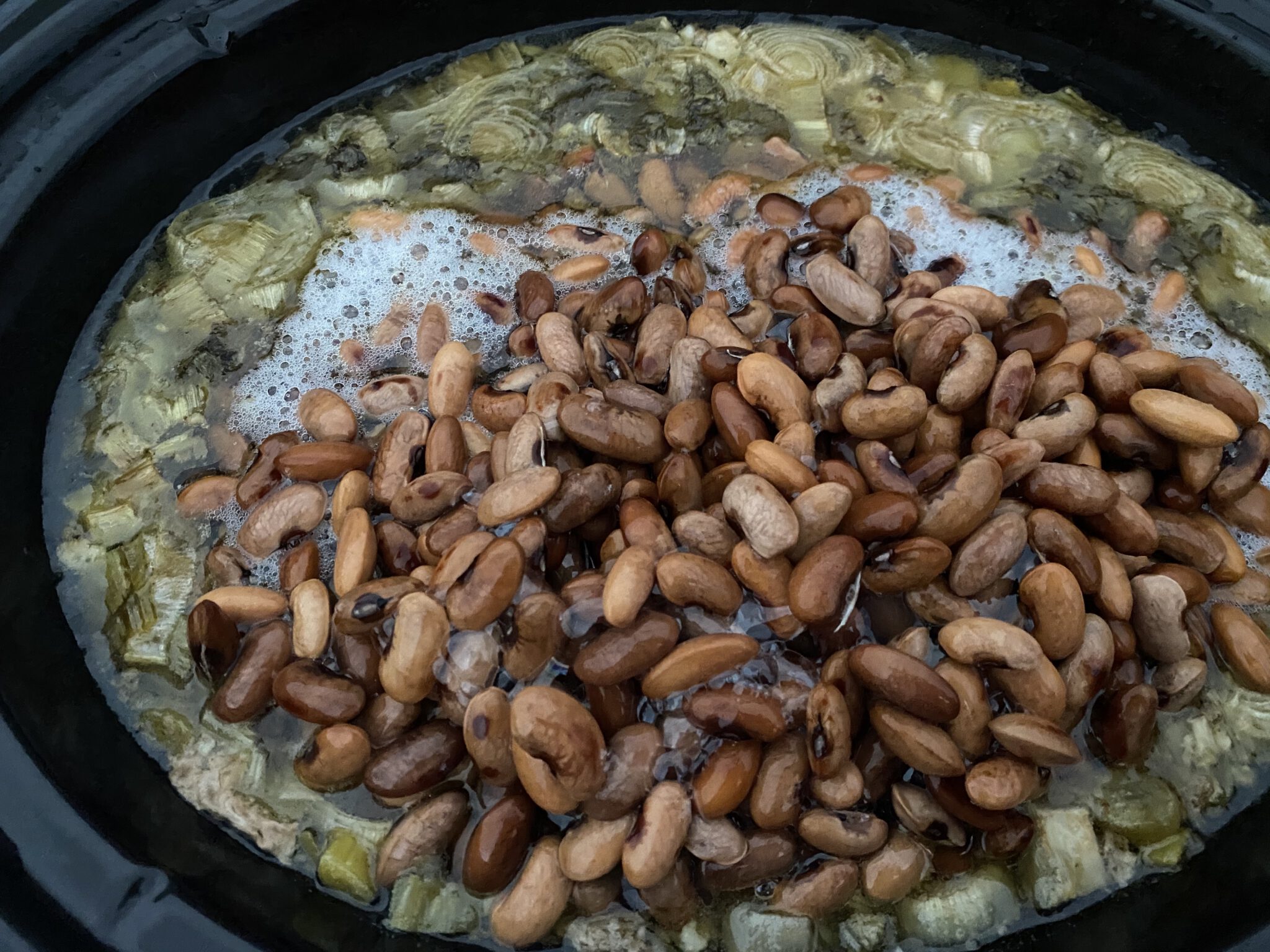 Ouderwetse bruine bonensoep uit de slowcooker PuurKoken.nl