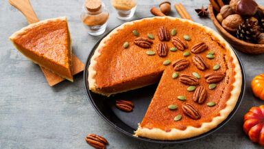 Pompoentaart met pecannoten