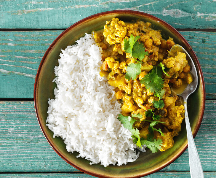 Vegetarische curry met kikkererwten en mango