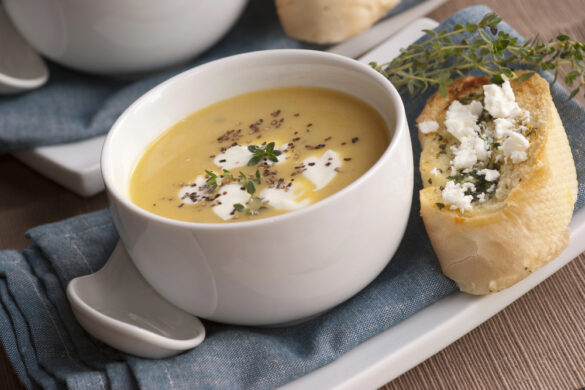 Pastinaaksoep met feta